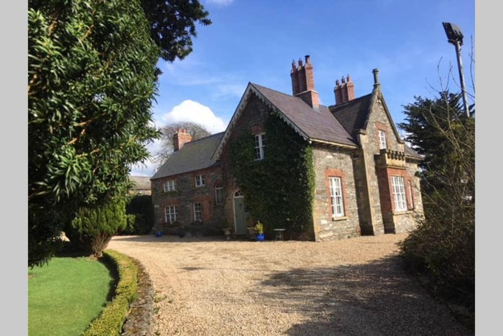 Period Coachhouse Villa Newbliss Exterior photo